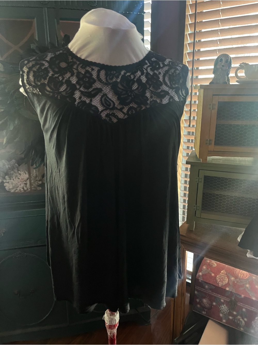 Velvet Black Lace Yoke Women's Sleeveless Top-medium